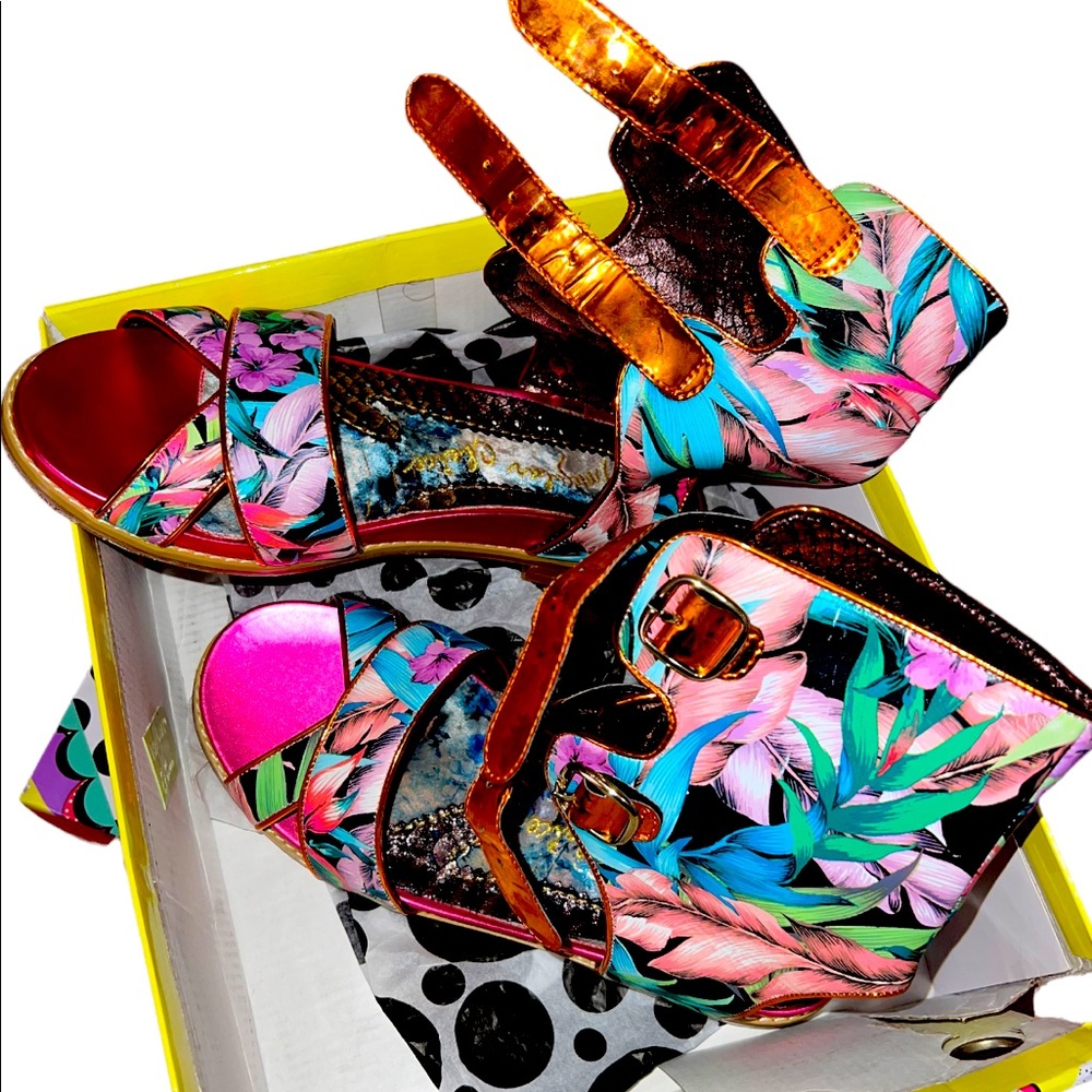 This sandals and beautiful the inside is made with material…very unique.